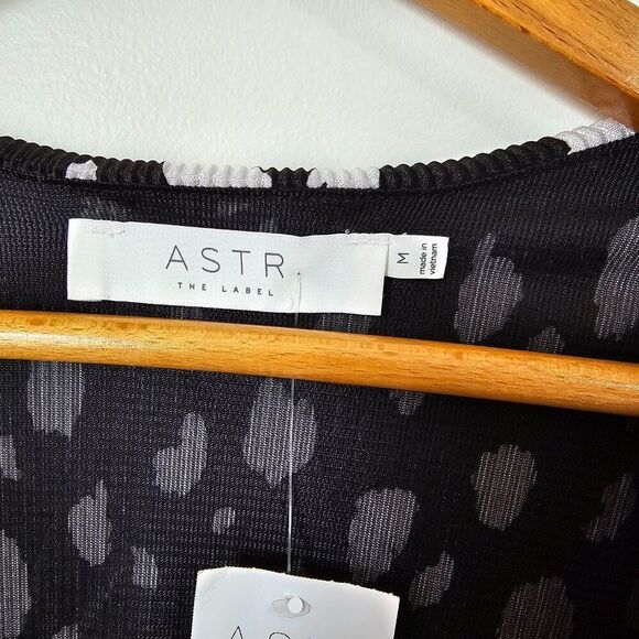 NWT ASTR BLACK WHITE DOTTED DEEP SURPLICE V NECK LONGSLEEVES TOP SIZE M - Picture 11 of 15